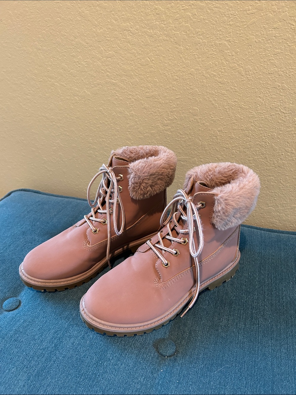 BAMBOO Pink Faux-Fur Lined Lace-Up Boots 
Size 9